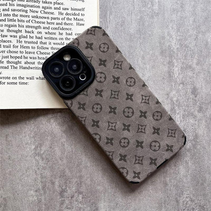 Classic Vintage Floral Pattern Phone Case Fine Hole Imitation Fur Anti-Drop Cover for Iphone 17 16 15 14 13 12 11 Pro Max plus X XS Max